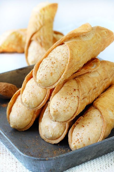 Easy Pumpkin Cannoli Recipe Canolli Recipe, Pumpkin Cannoli, Pumpkin Filling, Cannoli Shells, Cannoli Filling, Cannoli Recipe, Recipe Pumpkin, Sweet Pumpkin, Pumpkin Cream