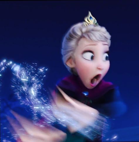 ❄️⚠️ Watch out Paused Disney Movies, Frozen Funny, Funny Princess, Disney Princess Funny, Frozen Queen, Frozen Pictures, Frozen Princess, Disney Jokes, Disney Memes