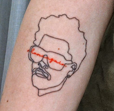 My tattoo with the face of the weeknd The Weeknd Line Art, The Weeknd Inspired Tattoos, Weeknd Tattoo Ideas, Snall Tattoos, Album Tattoos, Ruby Rose Tattoo, The Weeknd Drawing, The Weeknd Tattoo, Xo Tattoo