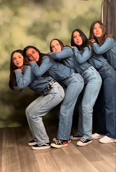 Sears Family Portrait, Awkward Family Photo Outfit Ideas, Cringy Family Poses, Funny Group Poses Photo Ideas, Family Photo Poses Funny, Group Of Friend Photoshoot, Awkward Cousin Photos, Family Photo Theme Ideas, Jcpenney Family Pictures