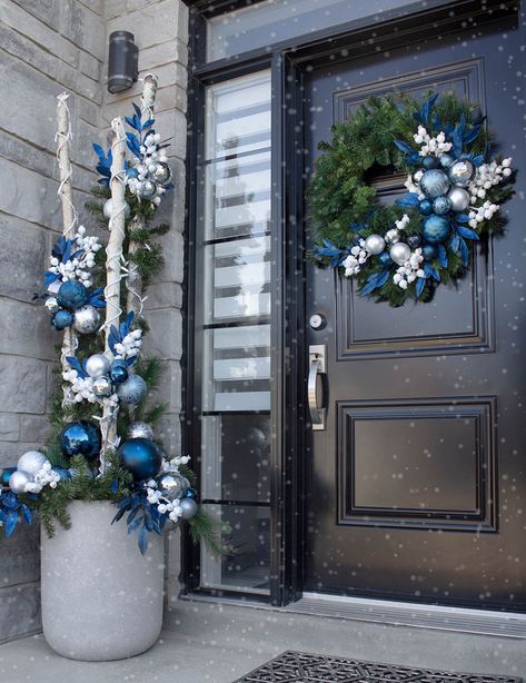 Blue Front Door Christmas Decor, Blue Christmas Diy Decor, Blue Christmas Porch Decor, Blue House Christmas Decor Exterior, Blue Outdoor Christmas Lights, Blue Christmas Outdoor Decor, Modern Blue Christmas Decor, Blue Outdoor Christmas Decor, Entrance Christmas Decorations