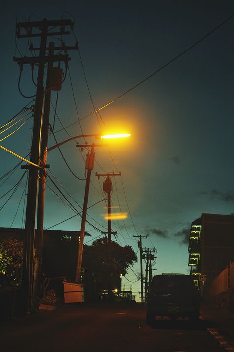 Street Light Reference, Yellow Street Light, Street Light Aesthetic, Street Light Photography, Street Lights Aesthetic, Street Light Painting, Street Lights At Night, Tv Light, Tungsten Light