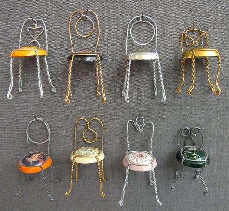 Champagne  Wire Chair Collection....Make these adorable chairs and remember the events each are from. Champagne Chairs, New Year's Eve Crafts, Kaktus Dan Sukulen, Mini Chair, Champagne Corks, Fairy Furniture, Cork Crafts, Fairy Garden Diy, Assemblage Art