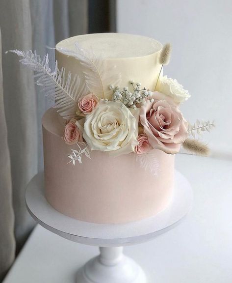 Small Two Tier Cake, Wedding Cake Simple Elegant, Rose Gold Cake, Wedding Anniversary Cakes, Beautiful Cake Designs, Elegant Birthday Cakes, Dream Wedding Cake, Gorgeous Wedding Cake, Engagement Cakes