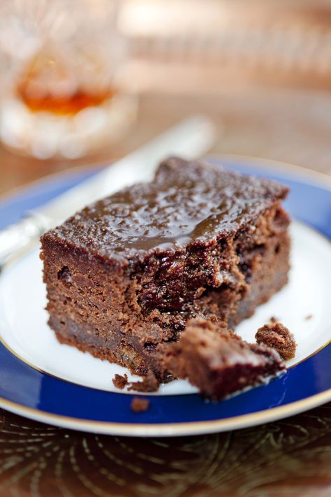 Grenada Rum Cake from Rococo:Mastering the Art of Chocolate by Chantal Coady, food photography by James Murphy Photography. Low Sugar Brownies Recipe, Rum And Raisin Cake, Raisin Cake, How To Make Fudge, Hungry Eyes, Corn Cakes, Favorite Dessert Recipes, No Bake Bars, Brownies Recipe