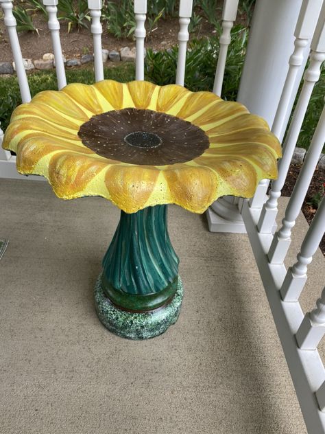 Painting Concrete Bird Bath, Sunflower Bird Bath, Painting A Bird Bath, Bird Bath Painting Ideas Concrete, Bird Bath Painting, Mushroom Bird Bath, Paint Bird Bath, Bird Bath Makeover, Painted Birdbath