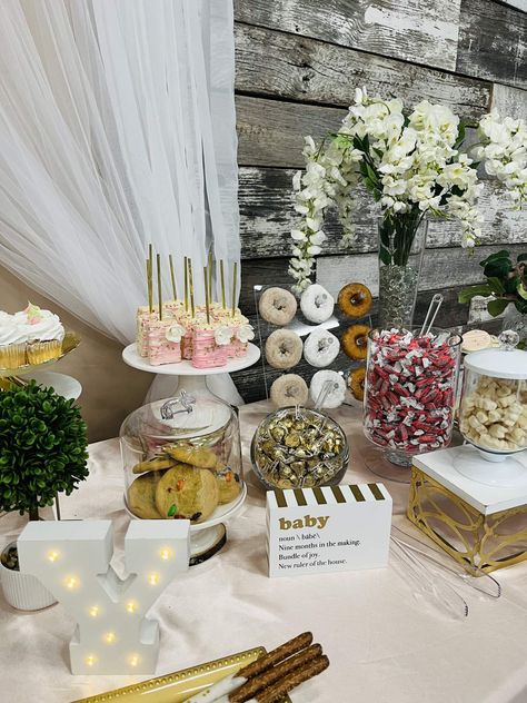 Baby in bloom | CatchMyParty.com Baby In Bloom Shower Ideas Table Decor, Baby In Bloom Dessert Table, Baby Shower Baby In Bloom, Baby In Bloom, Baby Shower Party Ideas, Shower Party Ideas, Bloom Baby, Baby Shower Party, Shower Baby