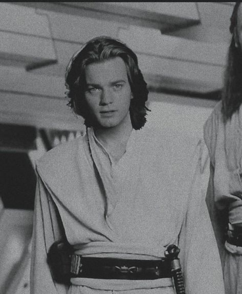 Ewan Mcgregor Young, Ewan Mcgregor Obi Wan, Ugly Hair, General Kenobi, Star Wars Obi Wan, Star Wars Watch, Jedi Order, Ewan Mcgregor, Star Wars Fan Art