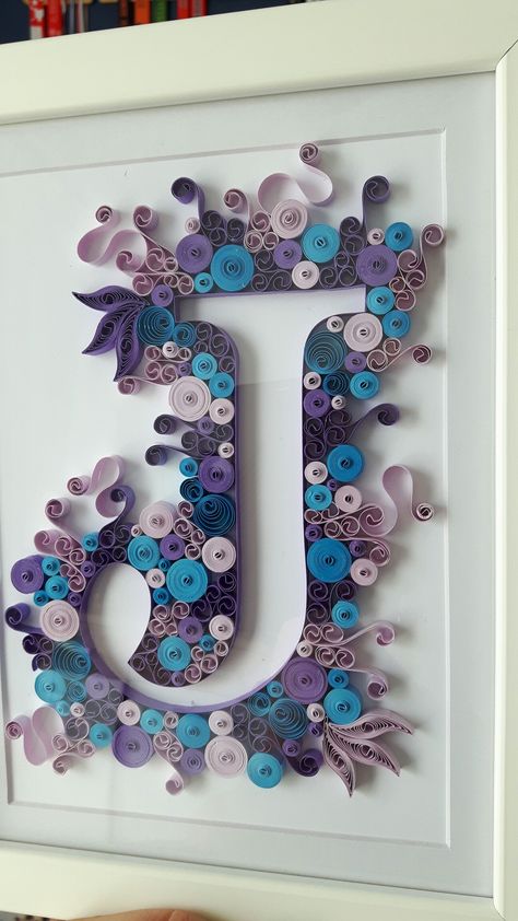 Diy Quilling Crafts, Quilling Flower Designs, Quilling Letters, Paper Quilling Tutorial, Paper Quilling For Beginners, Paper Quilling Flowers, Paper Quilling Cards, Desain Quilling, Quilled Creations