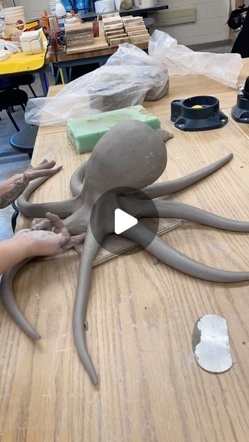 Nina Samuels on Instagram: "Making an octopus 🐙 A surprisingly simple and versatile form!!!" Lovers Sculpture, Sculpture Lessons, Pottery Patterns, Pottery Animals, Sculpture Art Clay, Pottery Videos, Pottery Handbuilding, Cerámica Ideas, Polymer Clay Sculptures