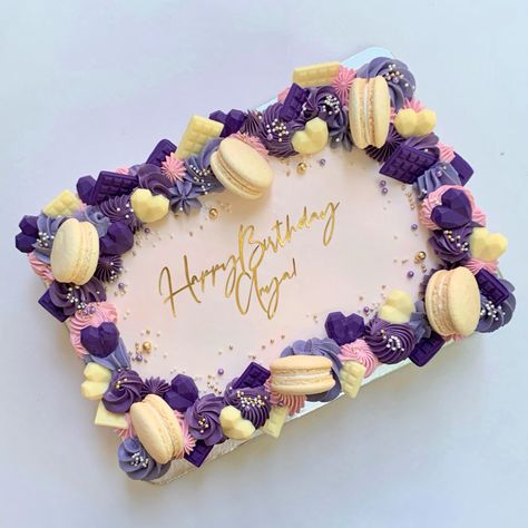 Purple Sheet Cake Ideas, Purple Chocolate Cake, Purple Sheet Cake, Purple And Gold Birthday Cake, Frosting Board, Birthday Cake For Mum, Floral Cake Birthday, Sheet Cakes Decorated, Pastel Rectangular