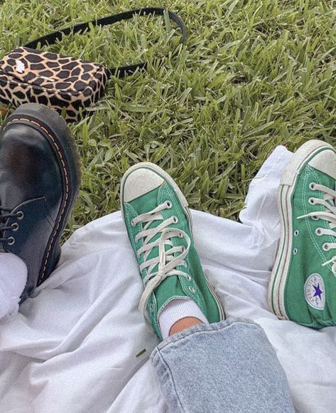 Green Converse, Shoe Lace Tying Techniques, Shoe Inspo, Aesthetic Shoes, Swag Shoes, Shoe Lace Patterns, Dream Shoes, Chuck Taylor Sneakers, Suho