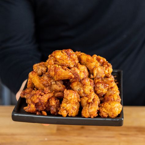 Easy Popcorn Chicken, Spicy Popcorn Chicken, Popcorn Photography, Chicken Popcorn, Spicy Popcorn, Easy Popcorn, Louisiana Hot Sauce, Chicken Chunks, Nashville Hot Chicken