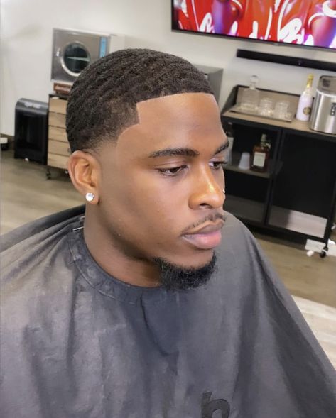 Swavy Lee, Low Taper Haircut, Black Hair Fade, Afro Hair Fade, Black Man Haircut Fade, Haircuts For Guys, Low Haircuts, Taper Fade Short Hair, Waves Hairstyle Men