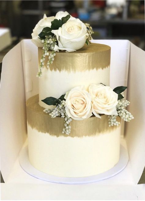 Wedding Cake Two Tier, Golden Anniversary Cake, Golden Wedding Cake, Golden Wedding Anniversary Cake, Champagne Wedding Cakes, White And Gold Wedding Cake, 50th Wedding Anniversary Decorations, Anniversary Cake Designs, 50th Wedding Anniversary Cakes