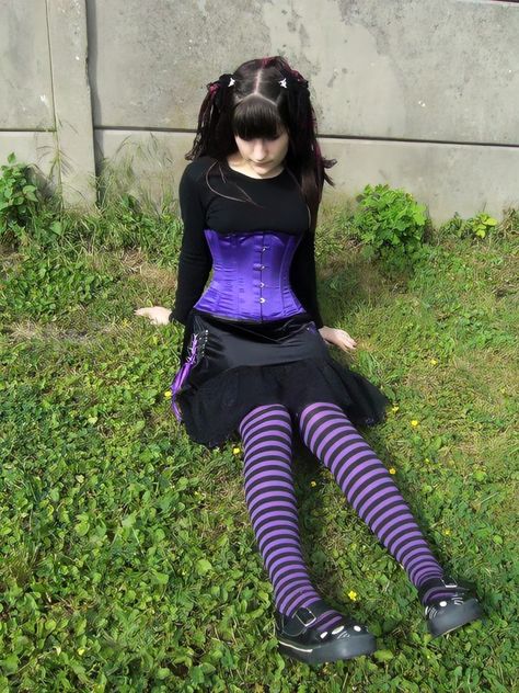 Alt Corset Outfit, Purple Mall Goth, Purple Goth Outfits, Crona Gorgon, Corset Styling, Perky Goth, Goth Gifts, Purple Goth, How To Impress