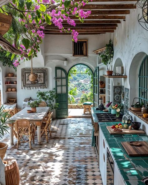 Spanish Colonial Homes, Mediterranean Exterior, Mediterranean Aesthetic, House Aesthetic, Living In Italy, Spanish Style Homes, Spanish House, Spanish Colonial, Farmhouse Style House