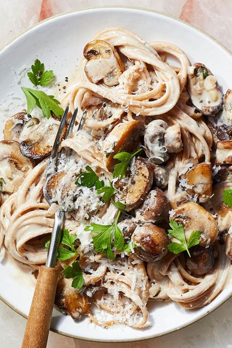 This easy pasta recipe is an excuse to buy wild mushrooms, available at many grocery stores these days. Or if you prefer white buttons, those will work well too. The creamy linguine is ready in 40 minutes, so it's quick enough for an easy weeknight recipe but it feels fancy enough for entertaining. #vegetarian #vegetarianrecipes #vegetarianideas #vegetariancooking #healthyrecipes Creamy Linguine, Protein Pasta Recipes, Mediterranean Meal Plan, Monday Dinner, High Protein Pasta, Pasta Creamy, Mushroom Recipes Healthy, Protein Vegetarian, Cozy Dinners