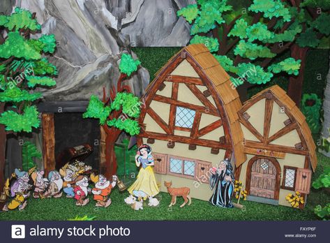 Download this stock image: Model Snow White Seven Dwarves House - FAYP6F from Alamy's library of millions of high resolution stock photos, illustrations and vectors. Cutout Art, Snow White Seven Dwarfs, Paper Cutout Art, Image Model, Seven Dwarfs, Trunk Or Treat, Diy Cardboard, Paper Cutout, Forest Animals