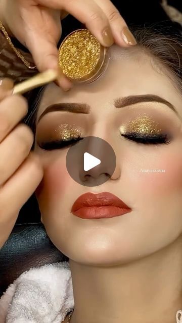 Faizaazhar on Instagram: "Glitters by @hareem_fatima500" Gilter Eyeshadow, Soft Eye Look, Eye Glitter Makeup Ideas, Art Makeup Creative, Party Wear Makeup Look, 2024 Eye Makeup, Party Makeup Simple, Party Wear Makeup, Eye Makeup Party