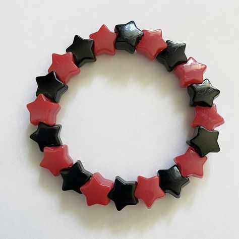 This bracelet is made of adorable star beads in black and red! Made to fit up to a 7 inch wrist. If you have any questions please message me! Red Goth Accessories, Goth Bead Bracelet, Black And Red Accessories, Goth Beaded Bracelet, Red Bead Bracelet Ideas, Emo Bead Bracelets, Black Bracelet Ideas, Alt Bracelets, Red Bracelet Ideas