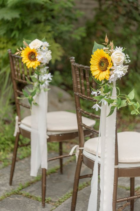 Pew Flowers, Sunflower Wedding Decorations, Rustic Sunflower Wedding, Sunflower Themed Wedding, Wedding Chair Decorations, Wedding Aisle Decorations, Vintage Wedding Decorations, Aisle Decor, Yellow Wedding