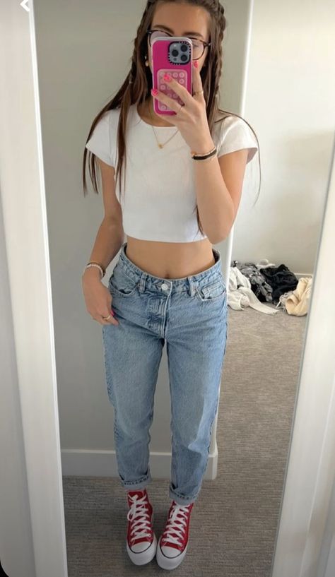 Style Red Converse, How To Style Red Converse, Outfits With Red Converse, Outfits With Red, Halle Sandberg, Red Converse Outfit, High Top Converse Outfits, Cute Summer Fits, Converse Fashion