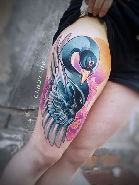 #neo #traditional #girly #tattoo #black #swan Traditional Swan Tattoo, Traditional Girly Tattoo, Black Swan Tattoo, Girly Tattoo, Swan Tattoo, Tattoos Hand, Tattoo World, Clock Tattoo Design, Tattoo Black