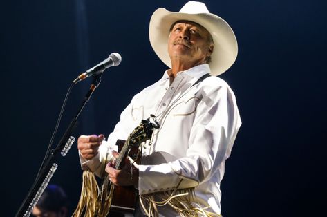 Alan Jackson Once Sang George Jones' 'Choices' to Protest CMA Awards Allan Jackson, Hank Williams Sr, Country Music Awards, Alan Jackson, Cma Awards, Hank Williams, George Jones, Grand Ole Opry, Album Of The Year