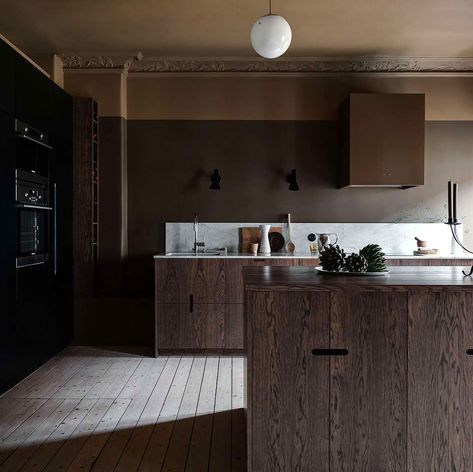 Gray And Brown Aesthetic, Brown Wood Kitchen, Scandinavian Kitchen Ideas, Half Painted Walls, Dark Wood Kitchen Cabinets, Dark Wood Kitchens, Warm Color Schemes, Scandinavian Apartment, Dark Wood Cabinets