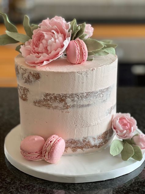 Light Pink Cake Ideas, Babyshower Cake Pink, Fake Flowers On Cake, Naked Cake With Macaroons, Pretty Birthday Cakes For Women Simple, Cake 60 Birthday Woman, Nude Cake Ideas, 80 Year Old Birthday Cake, Naked Cakes Birthday