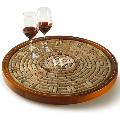 Corchos de vino - Mesa/Bandeja con vidrio Wine Cork Table, Wine Cork Diy Projects, Wine Cork Board, Cork Table, Cork Diy Projects, Wine Bottle Project, Wine Cork Diy Crafts, Wine Cork Projects, Recycled Wine Corks