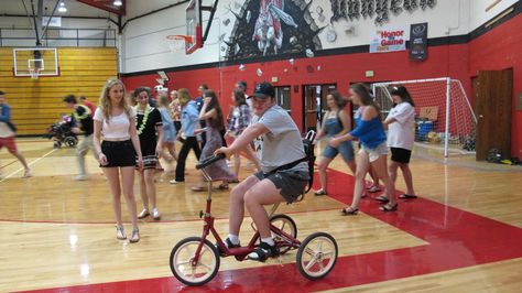 One of the best programs that I have ever seen was the Adaptive Physical Education (PE) Class that was in place when my son, Ian, was in high school. It was a wonderful program where people with and without disabilities got to know each other. The program improved the confidence in students with developmental disabilities and, maybe even more impressively, it gave typical students a chance to really see past the disability and instead see the person. Adaptive Physical Education, Adaptive Activities, Adapted Pe, Adapted Physical Education, Pe Class, Elementary Learning, Physical Education Activities, English Language Arts High School, Elementary Activities