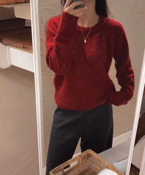 Dark Red Sweater Outfit, Fashion Aesthetics, Red Sweater, Causual Outfits, College Outfits, Fall Winter Outfits, Cute Casual Outfits, Classy Outfits, Outfit Inspirationen