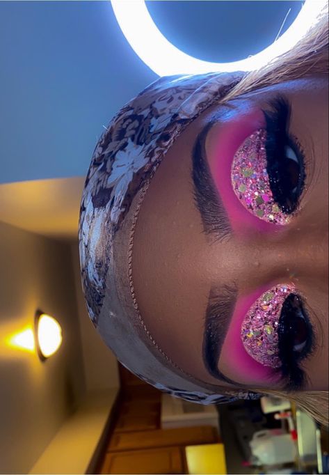 Freaknik Makeup, Pink Makeup Looks Full Face, Simple Pink Makeup Looks, Simple Pink Makeup, Makeup Looks Full Face, Pink Makeup Looks, Jordan Year, Pink Glitter Makeup, Birthday Makeup Looks