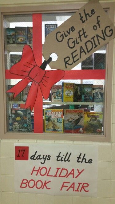 Christmas Book Fair Ideas, Book Fair Ideas Scholastic, Scholastic Book Fair Themes 2022, Book Fair Themes, Book Fair Ideas, Campus Beautification, Christmas Library Display, Middle School Library, Reading Bulletin Board