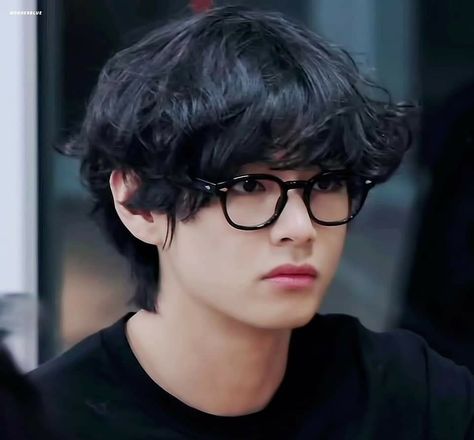 Taehyung With Glasses, Bts Heart, King Taehyung, V Chibi, V Bta, Icons Bts, 얼굴 그리기, Black Glasses, Taehyung Photoshoot