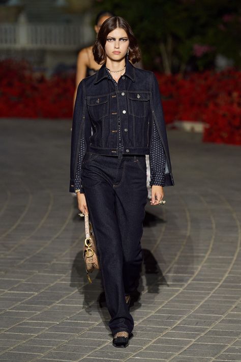 Christian Dior Resort 2023 Fashion Show Collection: See the complete Christian Dior Resort 2023 collection. Christian Dior Resort 2023, Dior Resort 2023, Dior Jeans, Dior Cruise, Cruise 2023, Cruise Fashion, Resort 2023, Resort Fashion, Dior Couture