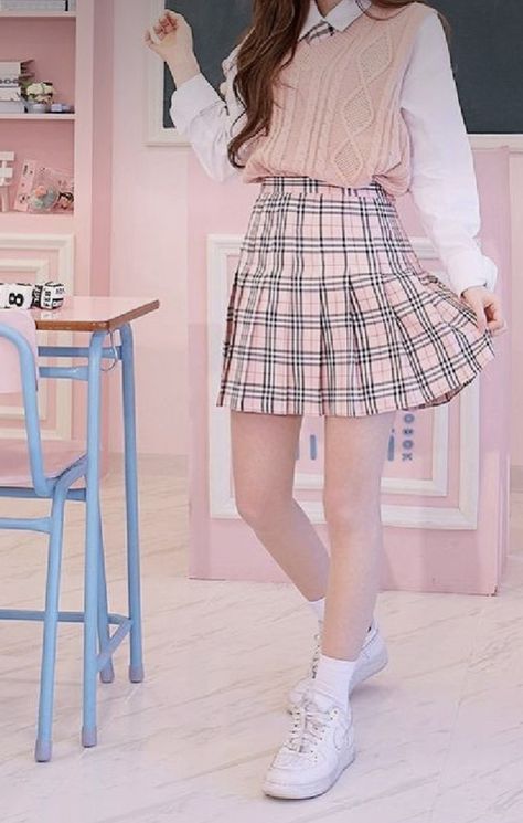 Pastel Academia Outfit, Oda Art, Girly Streetwear, Pastel Academia, Pastel Harajuku, Pink Plaid Skirt, Buckle Skirt, Pink Pleated Skirt, Overall Skirt