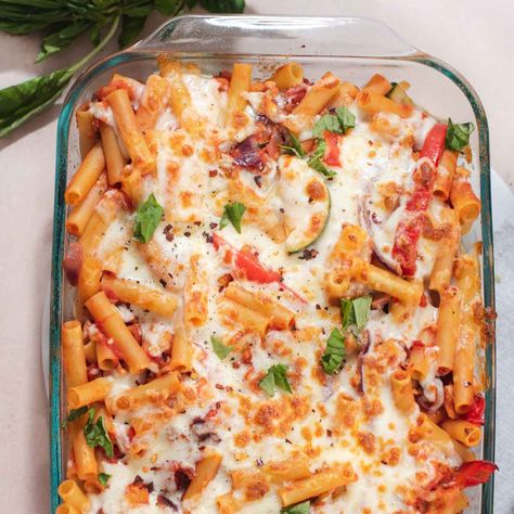 Vegetarian Pasta Bake Vegetarian Pasta Bake, Vegetarian Pasta Recipes Easy, Lentil Casserole, Vegetable Pasta Bake, Baked Penne Pasta, Vegetarian Pasta Dishes, Peach Kitchen, Italian Tomato Sauce, Vegetarian Casserole