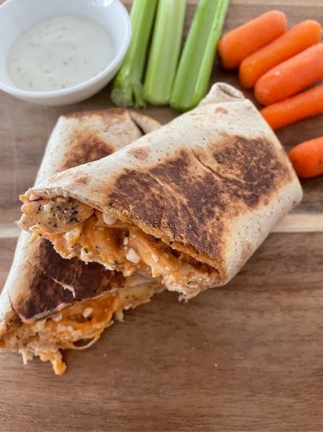 Healthy, Macro Friendly Buffalo Chicken Wrap (High Protein!) Buffalo Chicken Wraps Healthy, Macro Dinner, Buffalo Chicken Wrap Recipe, Buffalo Chicken Wrap, Chicken Wraps Healthy, Buffalo Chicken Sauce, High Protein Recipe, Wraps Recipes Healthy, Macro Recipes