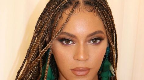 10 Celebrity-Inspired Ways To Rock Knotless Box Braids Fishtail Plait, Knotless Box Braids, Latest Obsession, Protective Hairstyle, Box Braids Styling, Medium Blonde, Braids With Beads, Hot Hair Styles, Knotless Braids