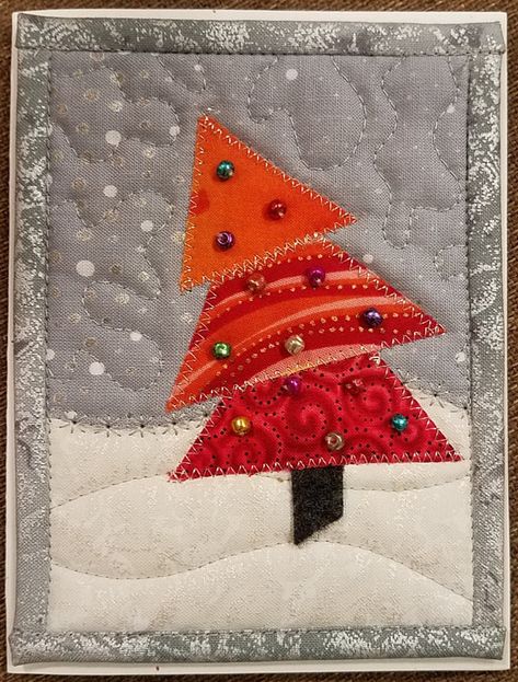 Fabric Christmas Cards Free Pattern, Holiday Quilting Projects, Quilted Christmas Cards Handmade, Slow Stitching Christmas Ideas, Christmas Fabric Cards, Quilted Postcards Ideas, Sewn Christmas Cards, Fabric Postcards Ideas, Quilted Christmas Cards