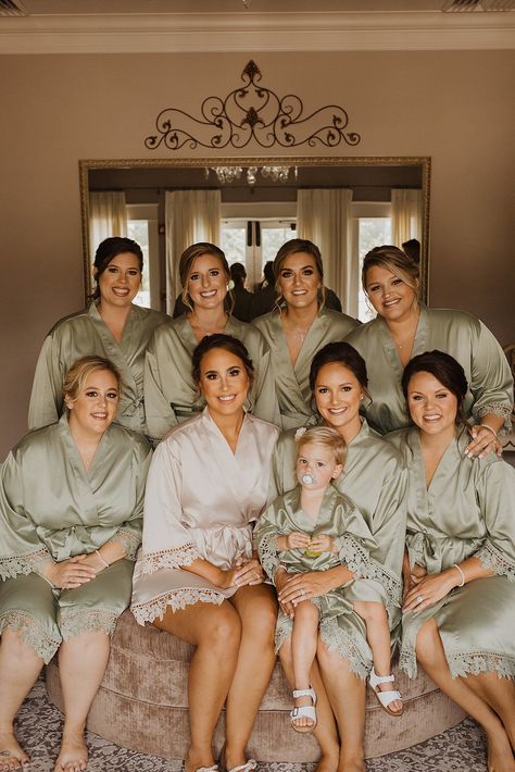 Bridesmaid Robe Pictures Sage Green, Bridesmaid And Bride Robes, Bridesmaids Robes Pictures, Bridesmaid Get Ready Outfit, Bridesmaid Robe Personalized, Summer Wedding Photos, Bridesmaid Pictures, Wedding Dress Suit, Green Themed Wedding