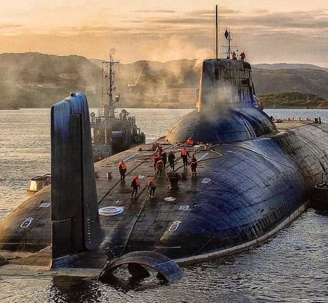 Akula Class Submarine, Largest Submarine, Russian Submarine, Nuclear Submarine, Nuclear Power, Navy Ships, Aircraft Carrier, Water Crafts, Worlds Largest