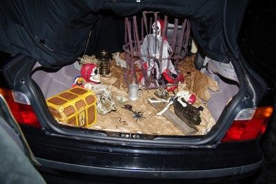 How to Organize a Trunk or Treat pirate Backpack Survival Kit, Halloween Alternatives, Trunk Or Treat Ideas, Halloween Camping, Pirate Treasure Chest, Fall Festivals, Pirate Treasure, Camping Decor, Treat Ideas