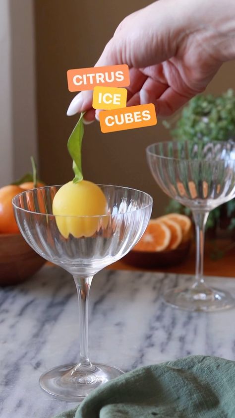 Evite | Take your mimosa bar (or really any citrus bevvy) up a notch with these ice cubes – they’re guaranteed to wow any guest. 🍊🍹 Inspired by… | Instagram Ice Cube Recipe, Lemon Ice Cubes, Fancy Ice Cubes, Diy Cocktail Bar, Japanese Cocktails, Juice Ice Cubes, Fancy Ice, Round Ice Cubes, Cocktail Decoration