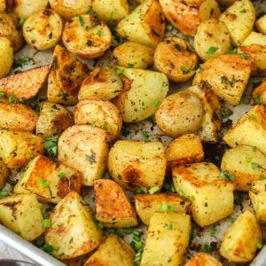 Oven Roasted Potatoes - Spend With Pennies Baked Potato Cubes, Oven Fried Potatoes, Oven Roasted Potatoes Easy, Easy Roasted Potatoes, Red Potato Recipes, Crispy Roast Potatoes, Parmesan Roasted Potatoes, Roasted Baby Potatoes, Potatoes In Oven