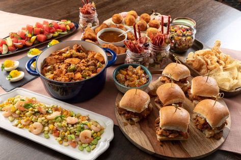 Succotash Salad, Derby Food, Kentucky Derby Food, Kentucky Derby Recipes, Derby Recipe, Pulled Pork Sliders, Woodford Reserve, Ky Derby, Pork Sliders