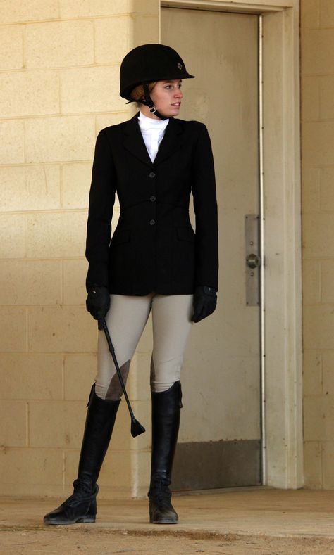 Outfits Horse Riding, Equestrian Style Outfit, Horse Clothes, Equestrian Outfit, Riding Outfits, Horse Riding Outfit, Equestrian Chic, Riding Clothes, Equestrian Helmet